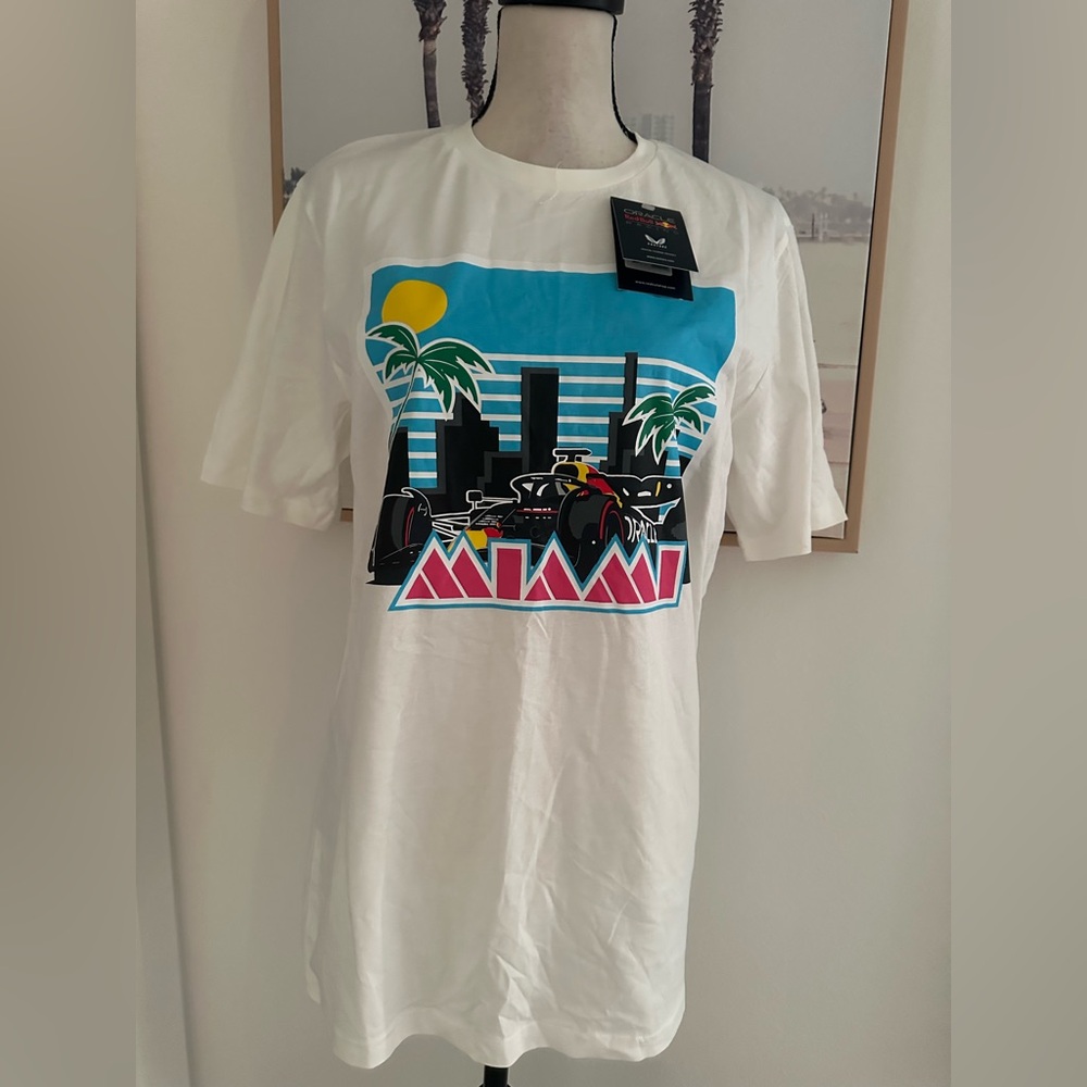 Castore White Miami Graphic Tee NWT Men's Size M Sportswear